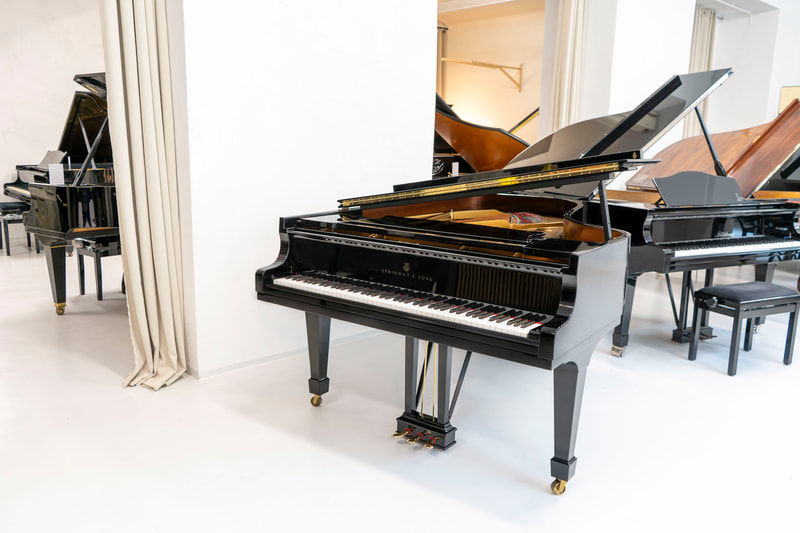 Steinway & Sons - Modell B-211