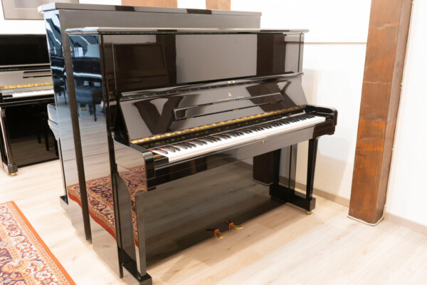 Steinway & Sons - Modell K-132