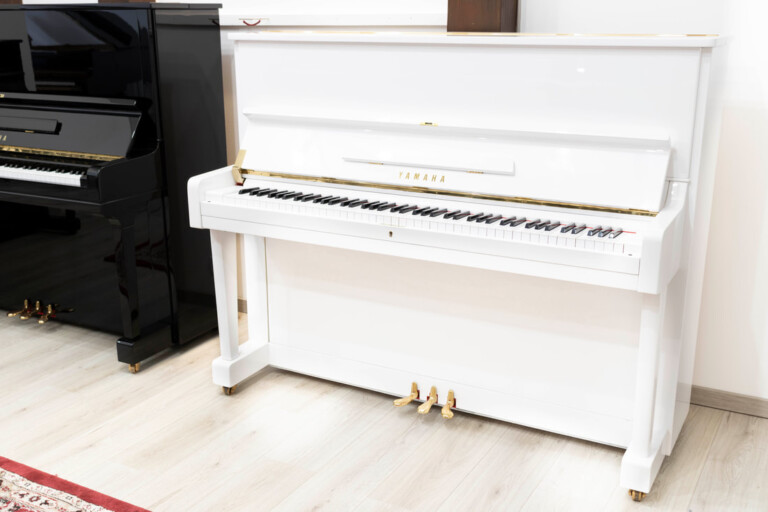 Yamaha U1 – weiß