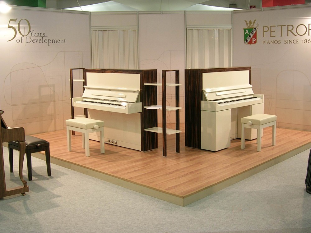 PETROF Cabinet – Handwerk und Gestaltung